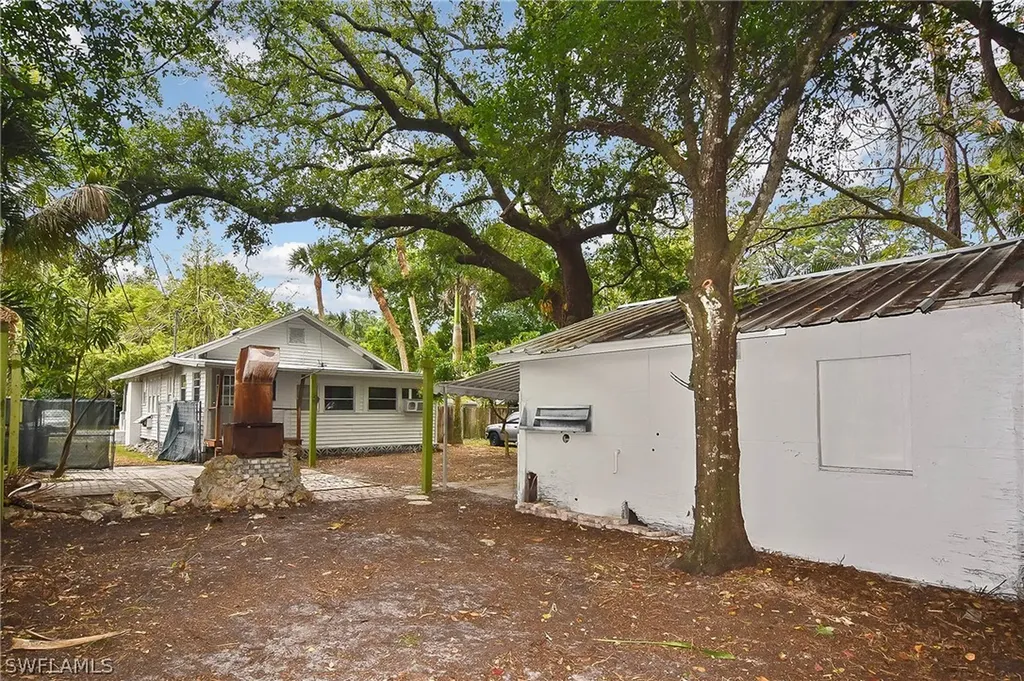 2263 Franklin Street Fort Myers FL 33901
