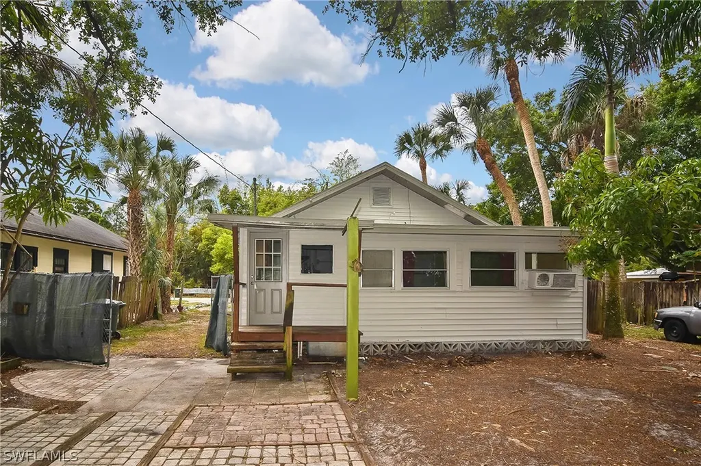 2263 Franklin Street Fort Myers FL 33901