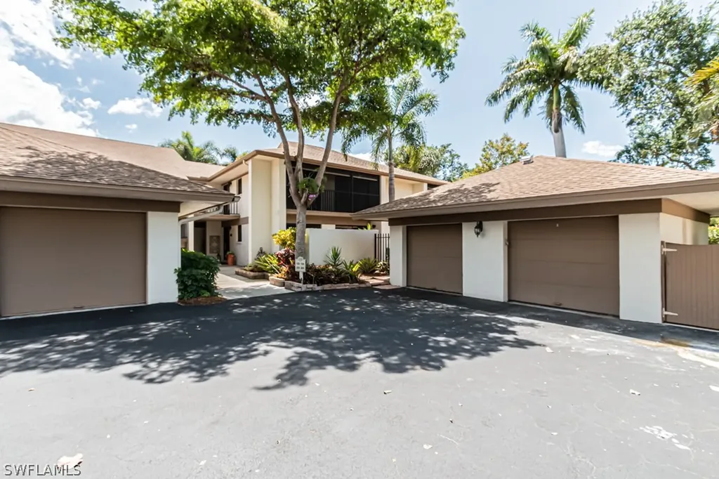 Naples FL, 528 Retreat Drive, Unit 1-104