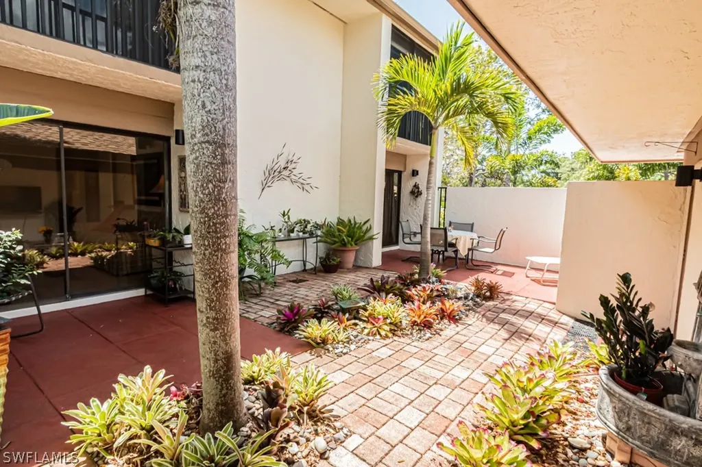 528 Retreat Drive Naples FL 34110