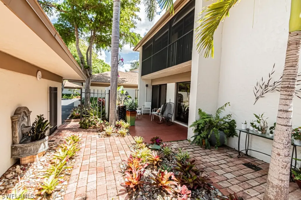 528 Retreat Drive Naples FL 34110