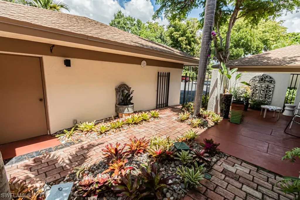 528 Retreat Drive Naples FL 34110