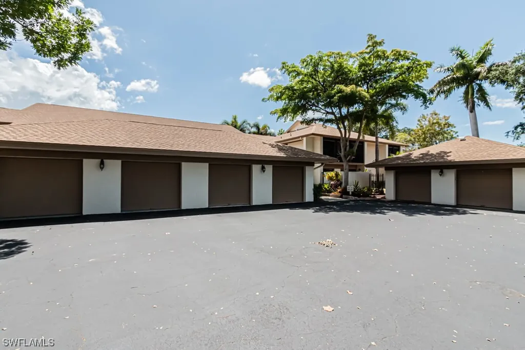 528 Retreat Drive Naples FL 34110