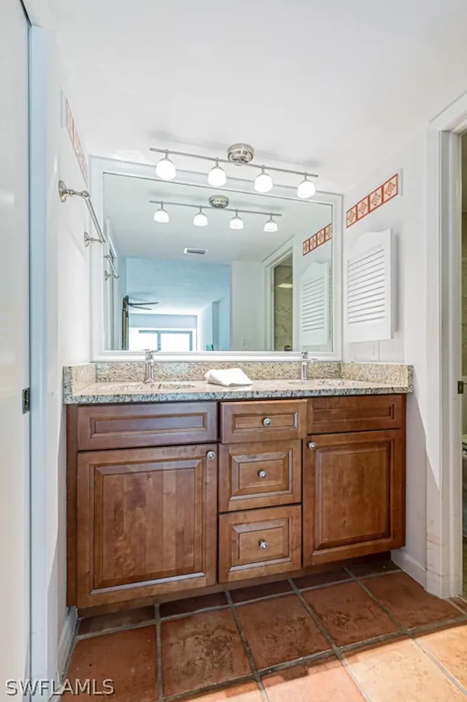 528 Retreat Drive Naples FL 34110