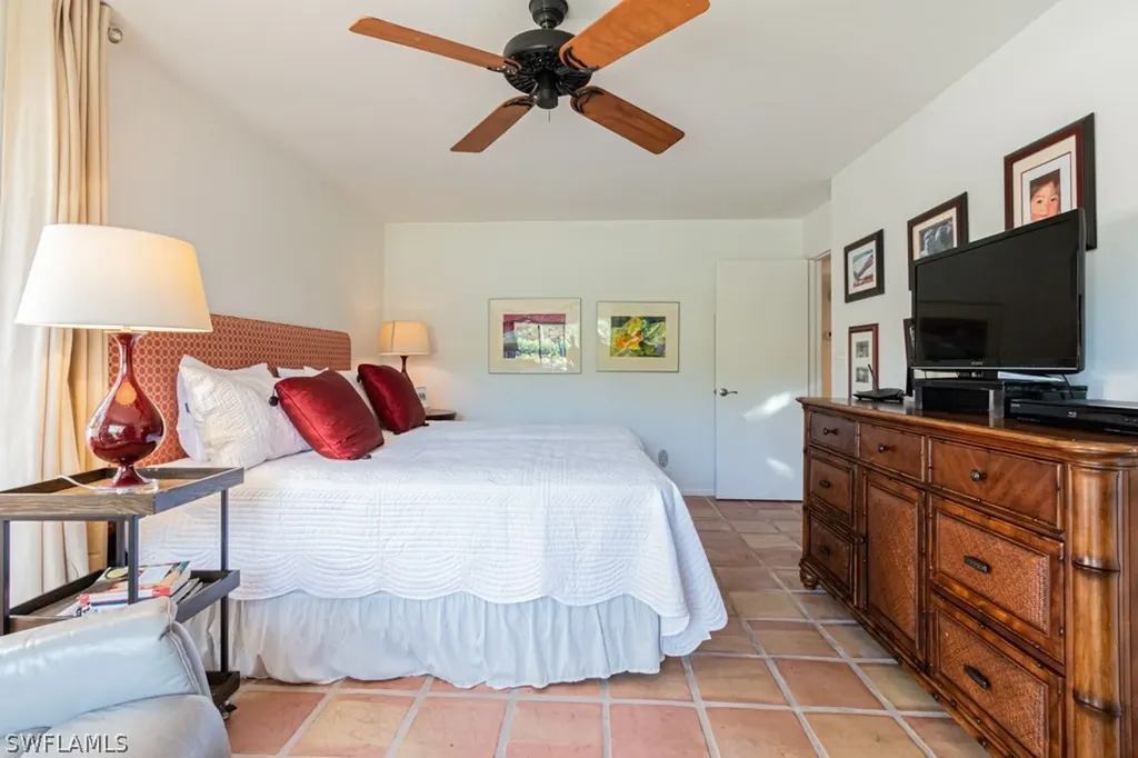 528 Retreat Drive Naples FL 34110