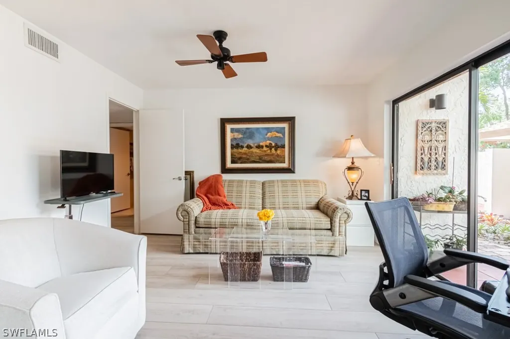528 Retreat Drive Naples FL 34110