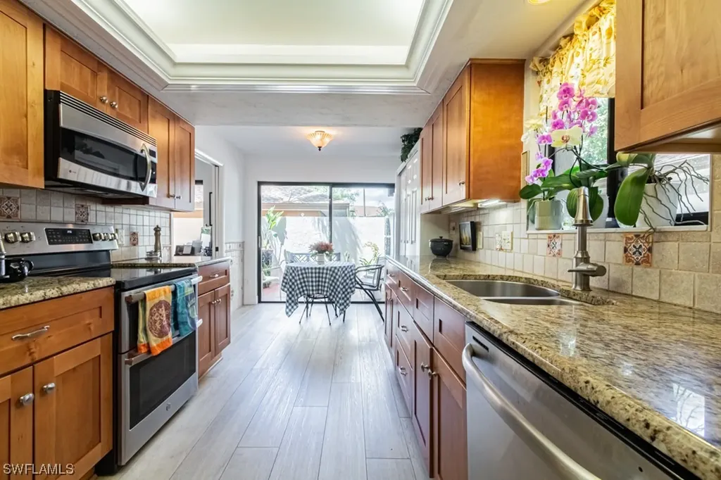 528 Retreat Drive Naples FL 34110