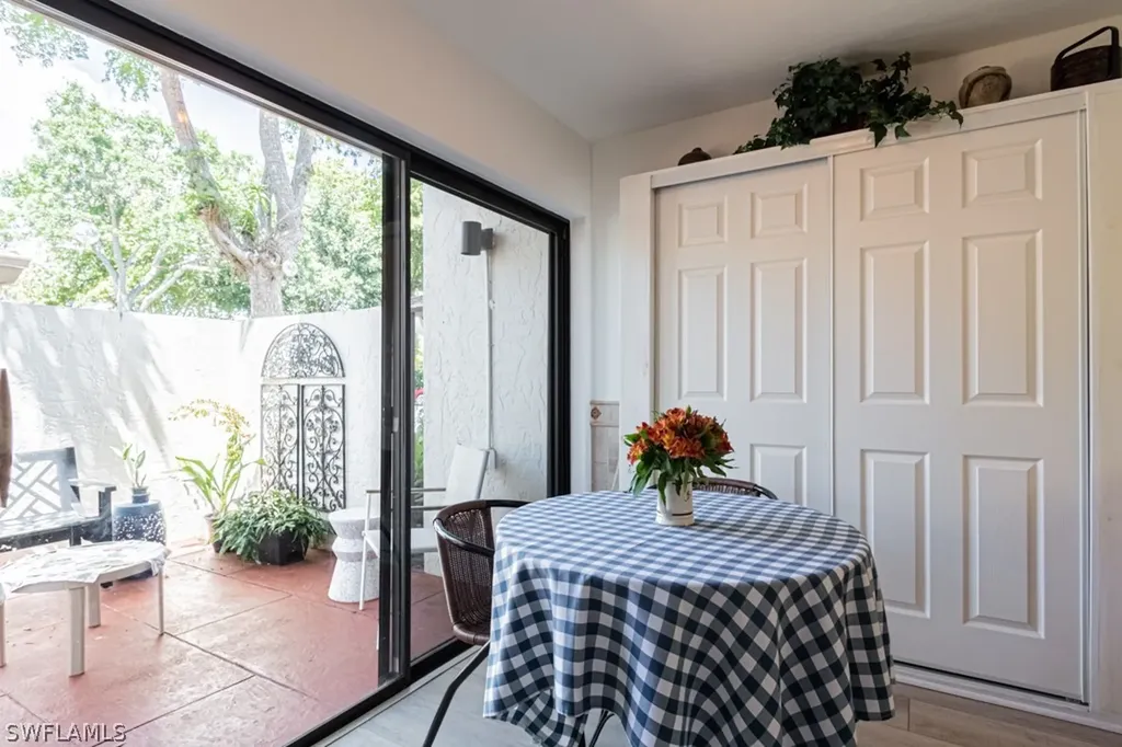 528 Retreat Drive Naples FL 34110