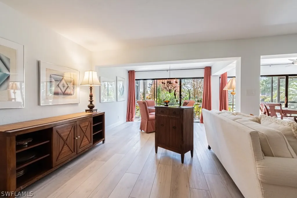 528 Retreat Drive Naples FL 34110
