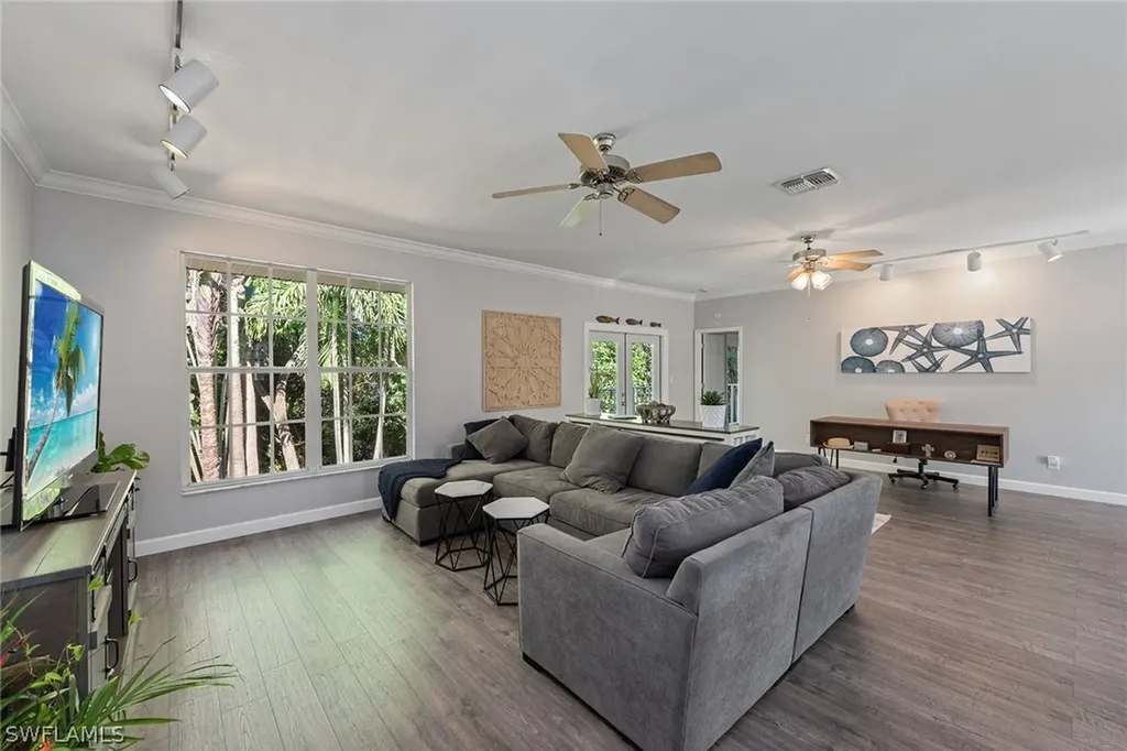 3633 Cottage Club Lane Naples FL 34105