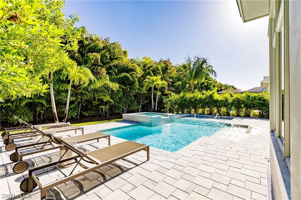 6831 Mangrove Avenue Naples FL 34109