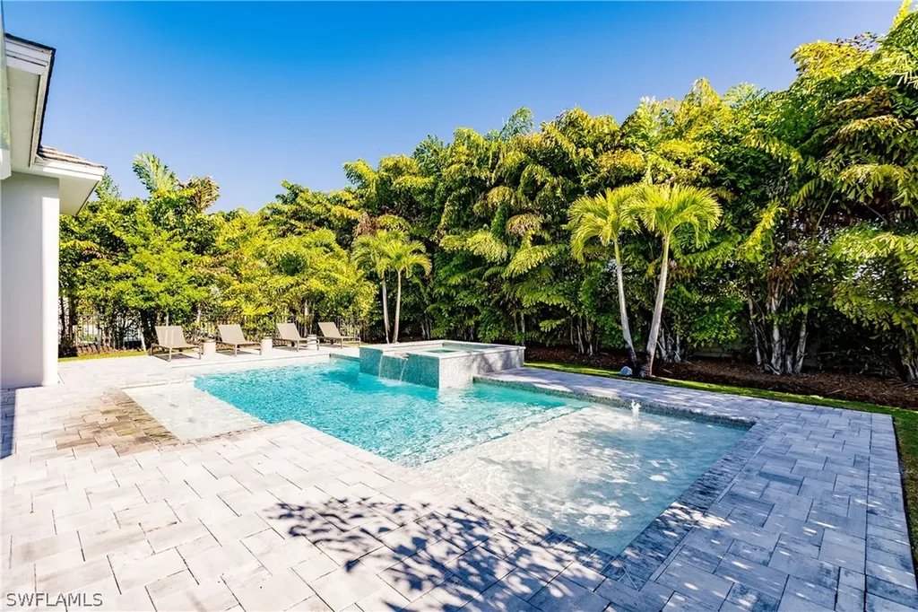 6831 Mangrove Avenue Naples FL 34109