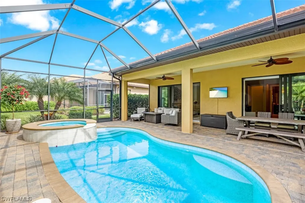 6589 Roma Way Naples FL 34113