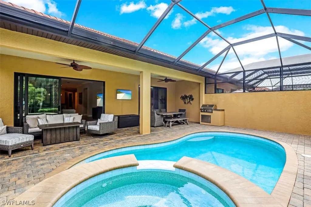 6589 Roma Way Naples FL 34113