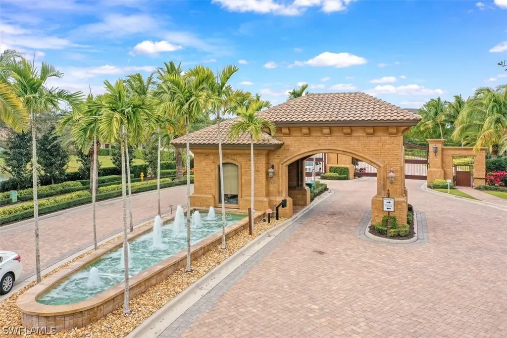 6589 Roma Way Naples FL 34113