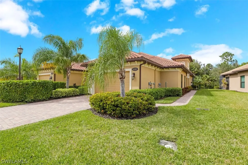 6589 Roma Way Naples FL 34113