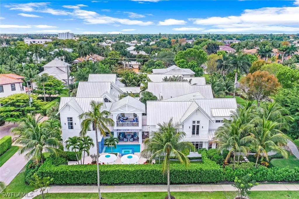 Naples FL, 1011 6th Street S