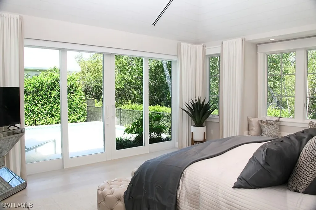 1463 2nd Avenue S Naples FL 34102
