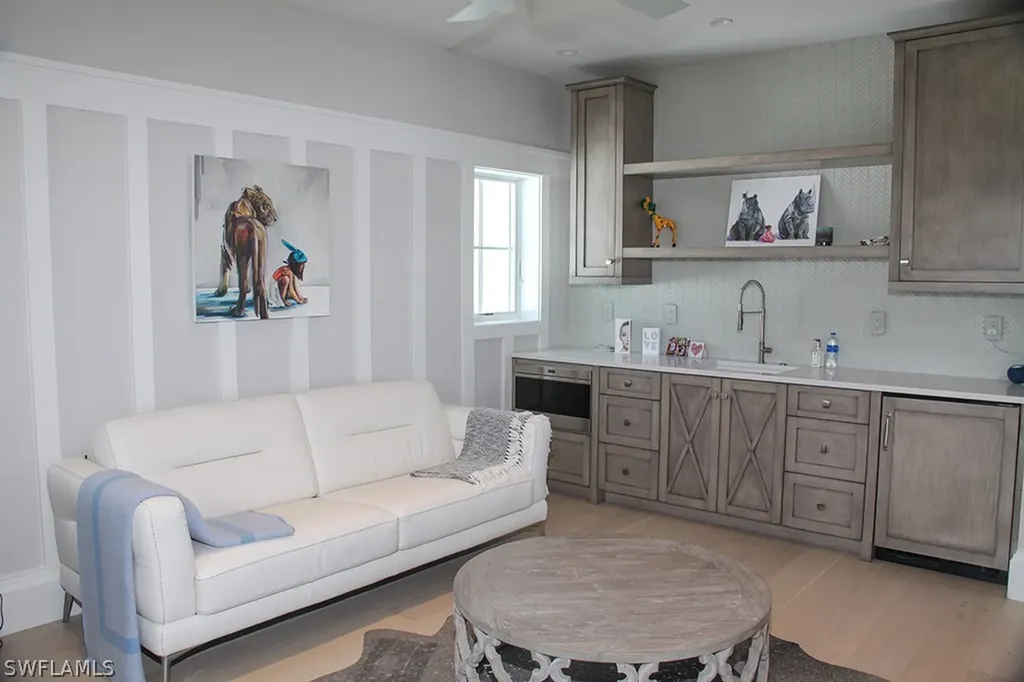 1463 2nd Avenue S Naples FL 34102