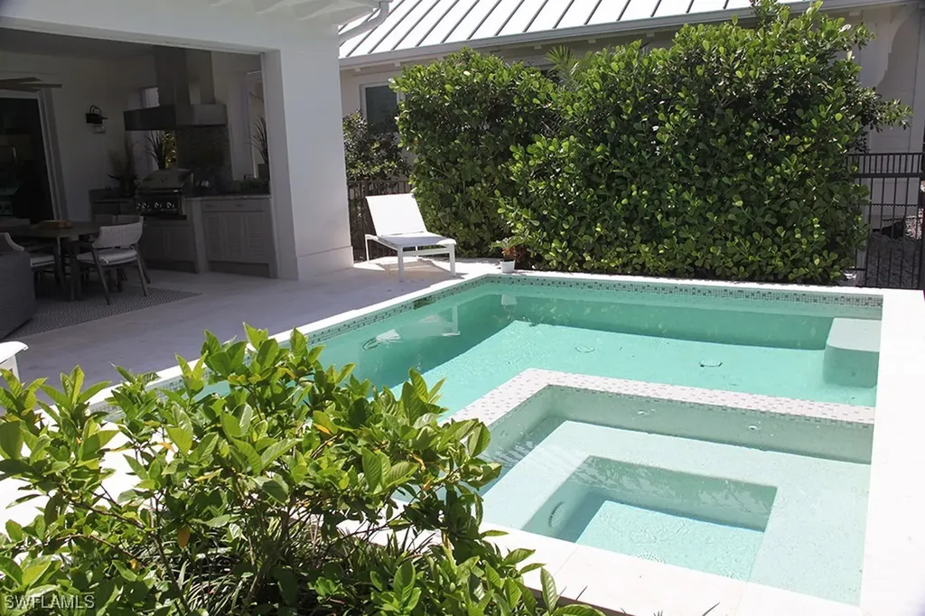 1463 2nd Avenue S Naples FL 34102