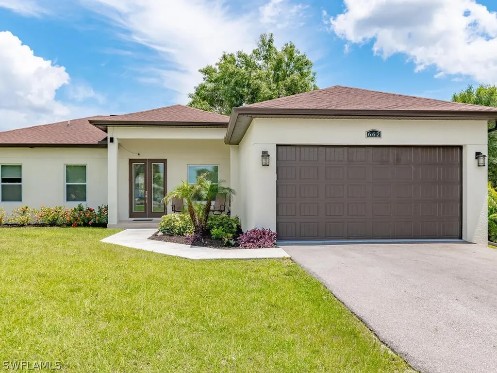 662 20th Street NE Naples FL 34120