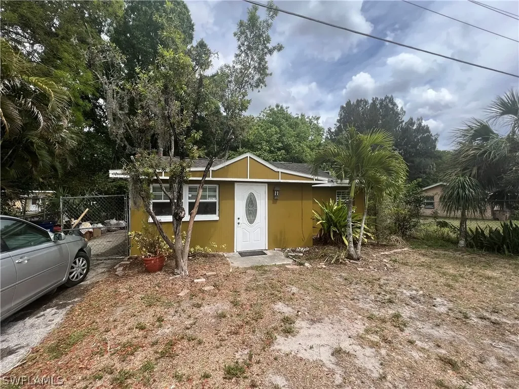 553 Carolina Avenue Fort Myers FL 33905