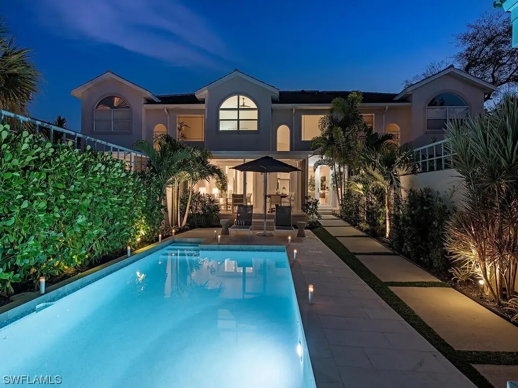 542 11th Avenue S Naples FL 34102