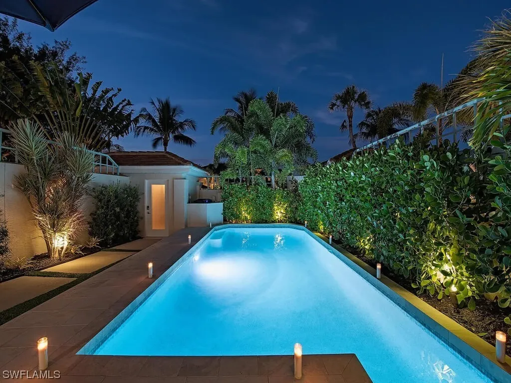 542 11th Avenue S Naples FL 34102