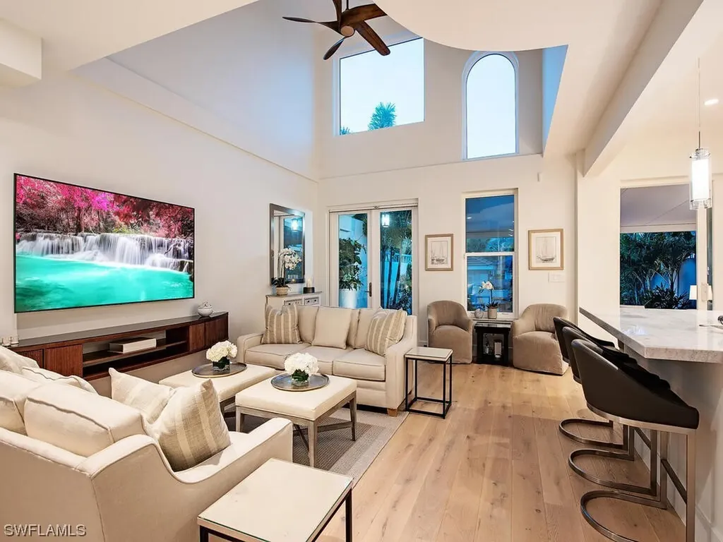 542 11th Avenue S Naples FL 34102