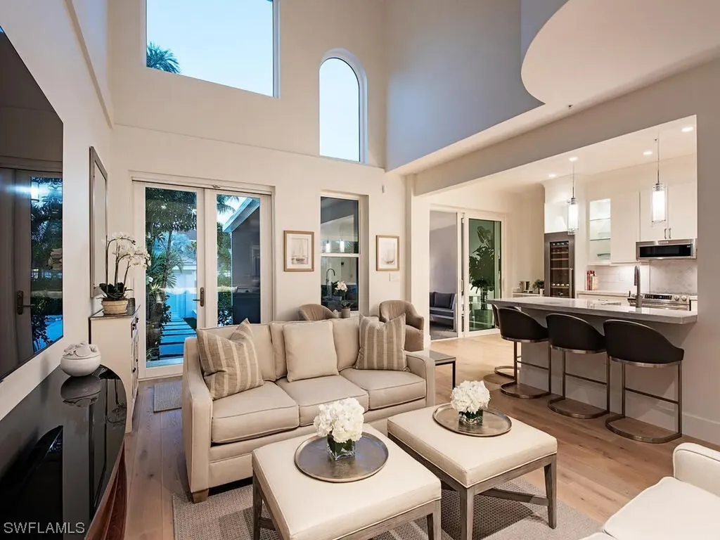 542 11th Avenue S Naples FL 34102