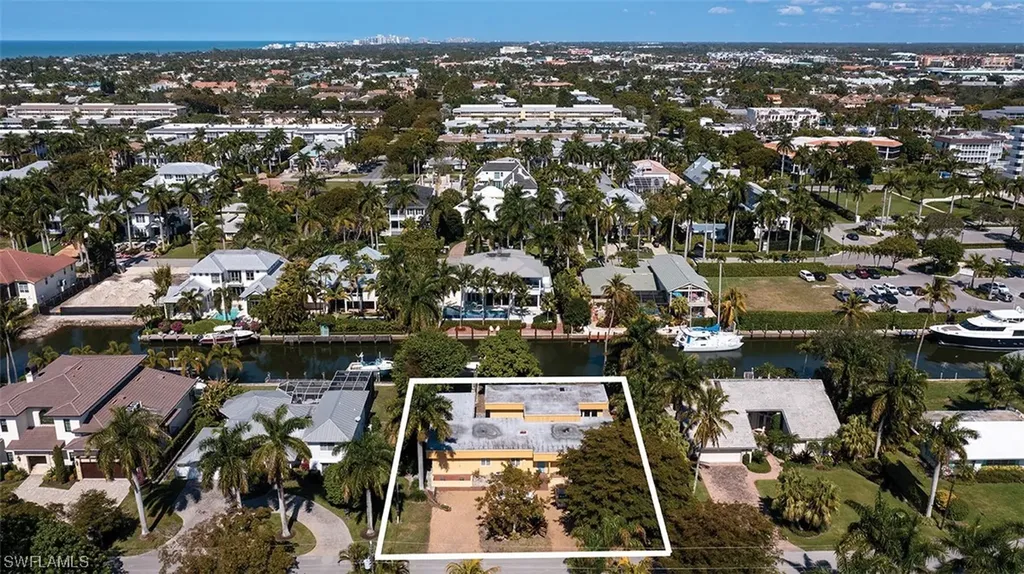 635 15th Avenue S Naples FL 34102