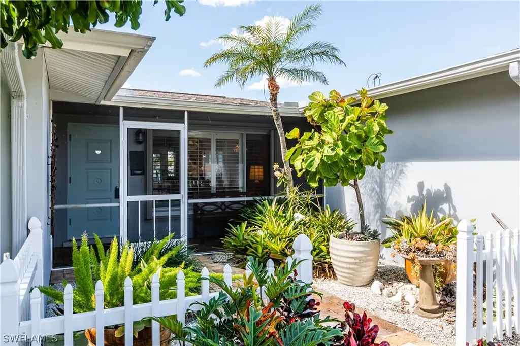 148 Tahiti Street Naples FL 34113