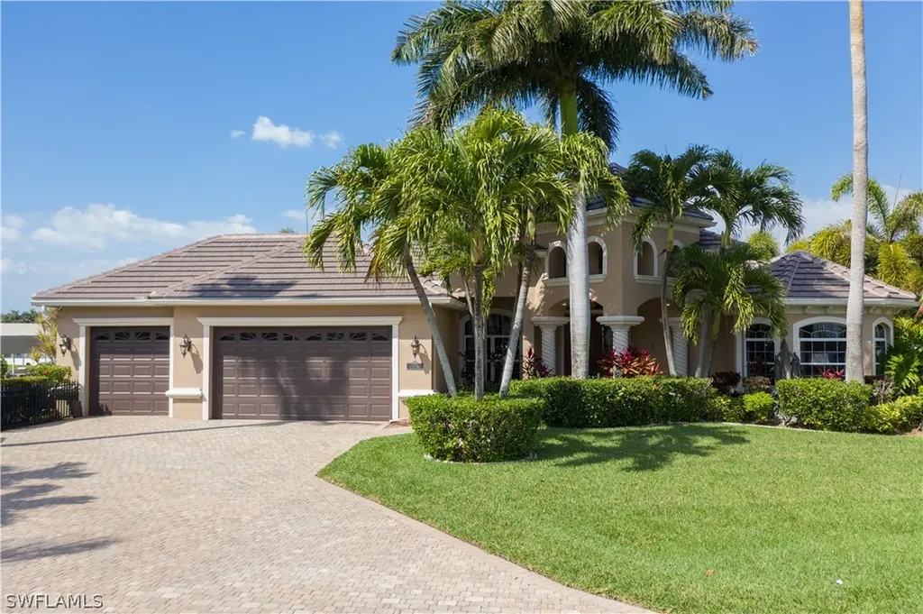 2703 SE 24th Court Cape Coral FL 33904
