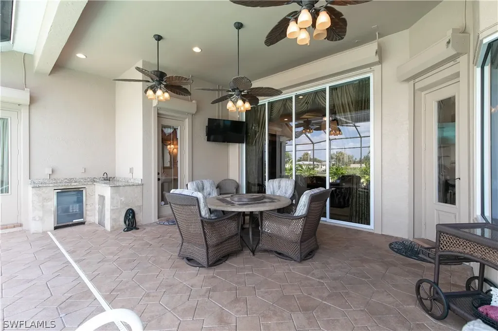 2703 SE 24th Court Cape Coral FL 33904