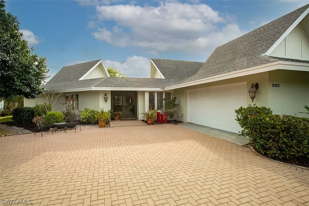 2412 Pinewoods Circle S Naples FL 34105