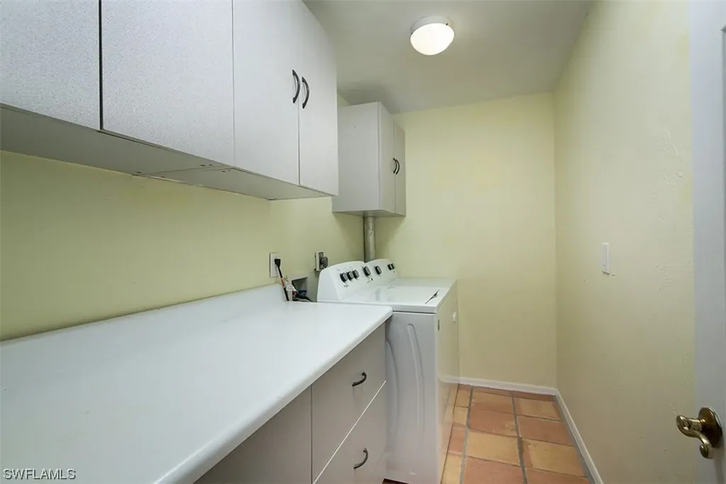 2412 Pinewoods Circle S Naples FL 34105