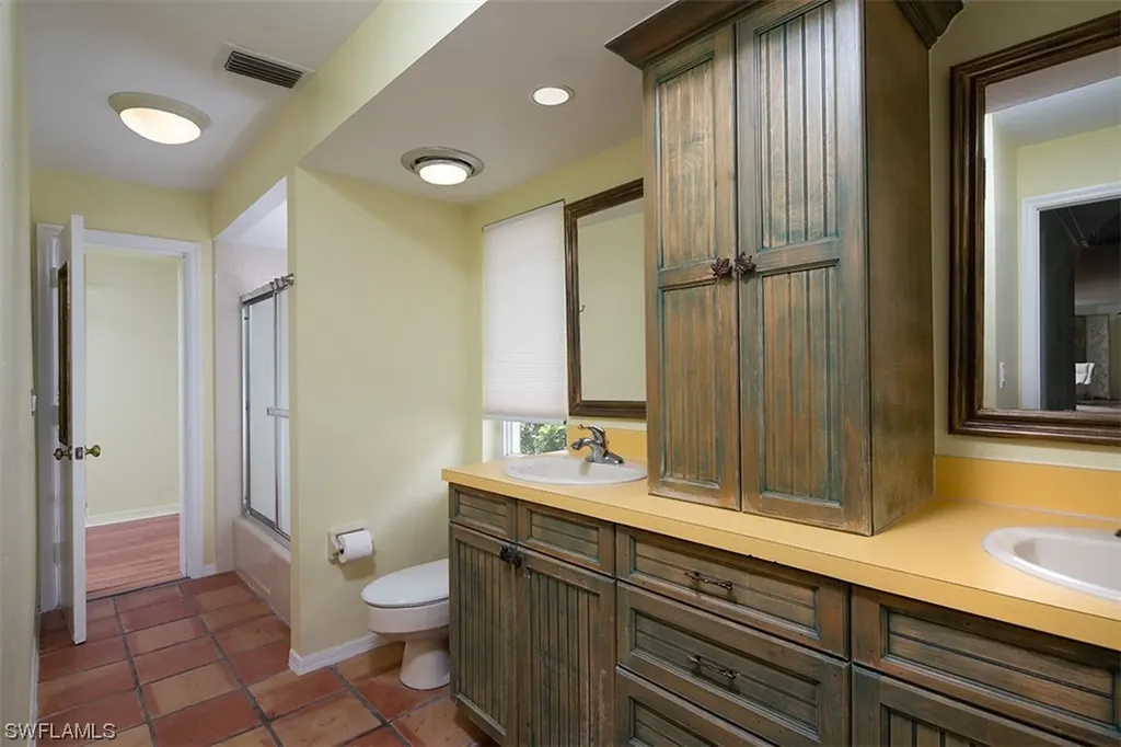 2412 Pinewoods Circle S Naples FL 34105