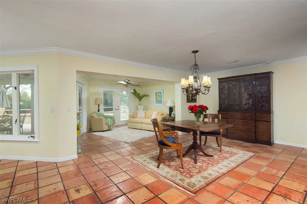2412 Pinewoods Circle S Naples FL 34105