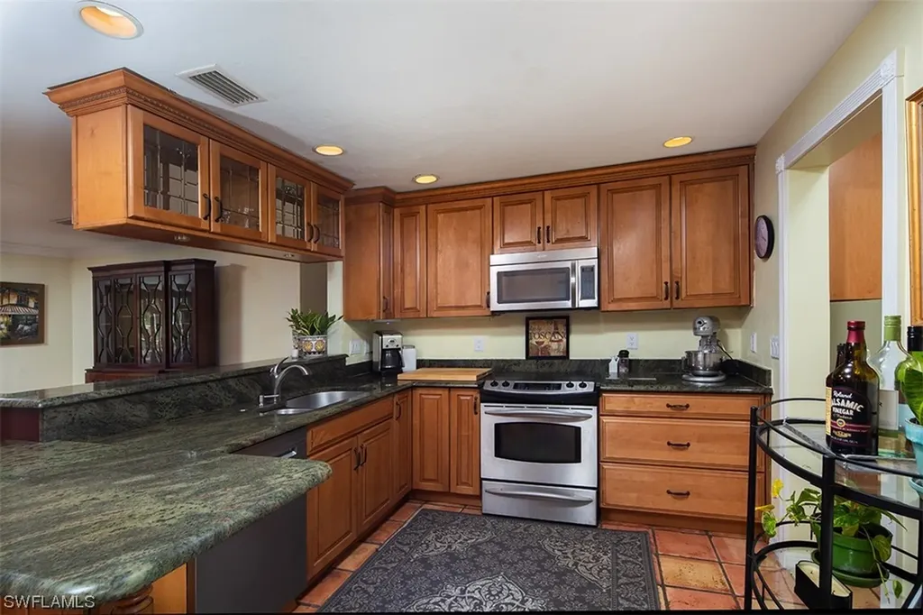 2412 Pinewoods Circle S Naples FL 34105