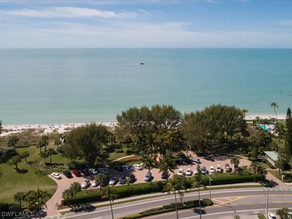 675 Harbour Drive Naples FL 34103