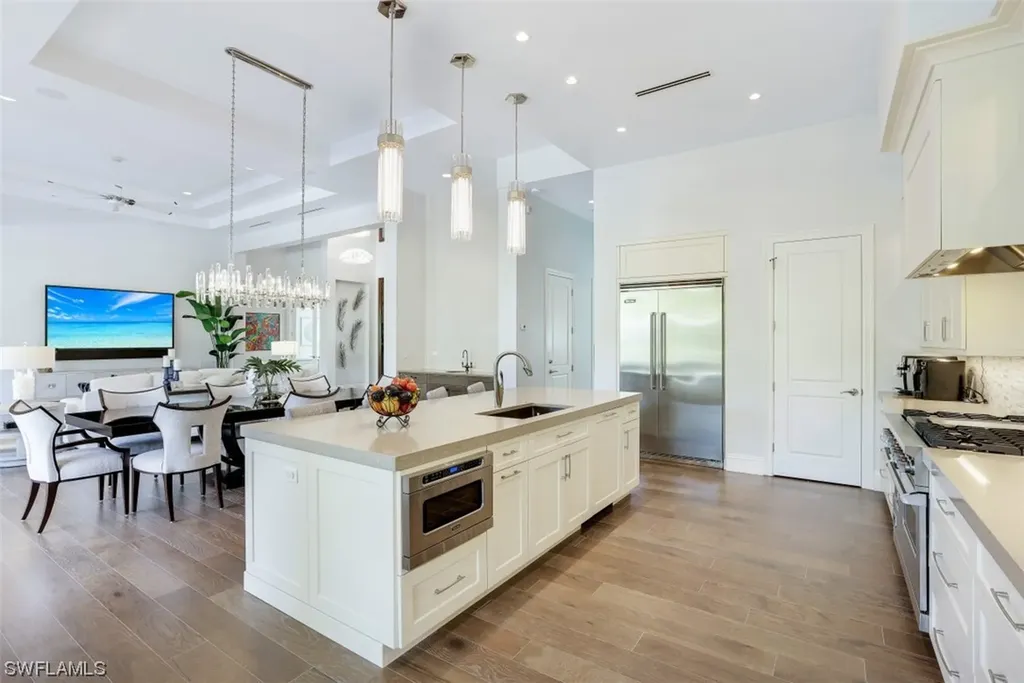 569 Neapolitan Way Naples FL 34103