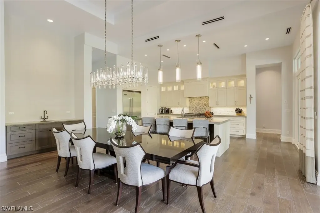 569 Neapolitan Way Naples FL 34103