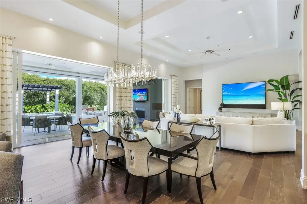 569 Neapolitan Way Naples FL 34103