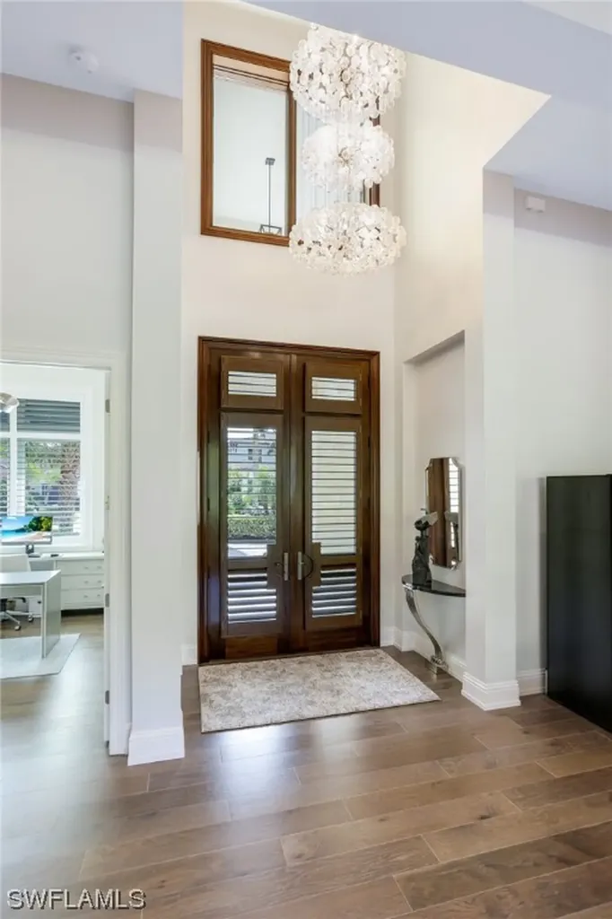 569 Neapolitan Way Naples FL 34103