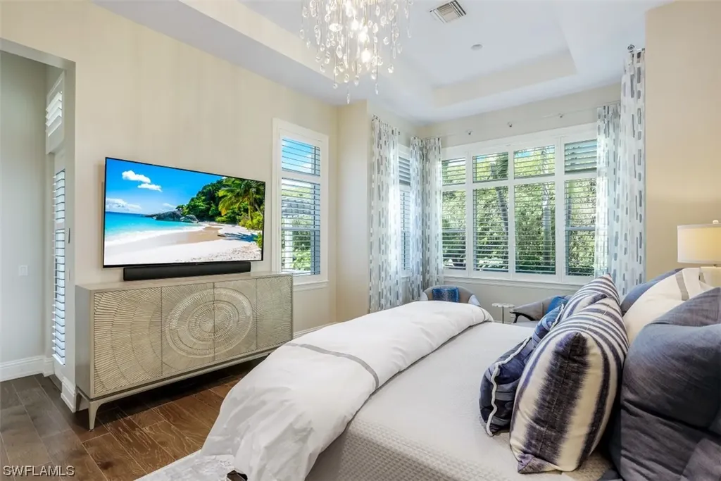 569 Neapolitan Way Naples FL 34103