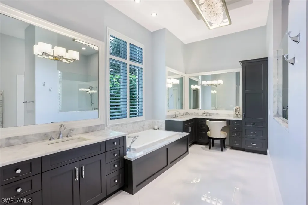 569 Neapolitan Way Naples FL 34103