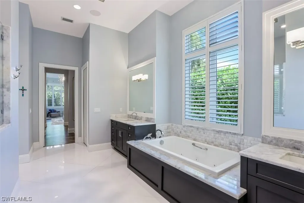 569 Neapolitan Way Naples FL 34103
