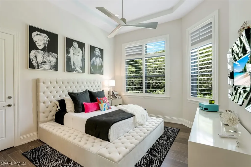 569 Neapolitan Way Naples FL 34103