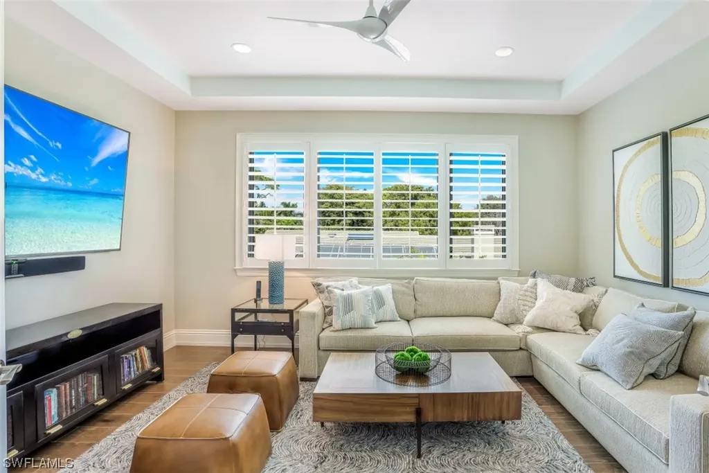 569 Neapolitan Way Naples FL 34103