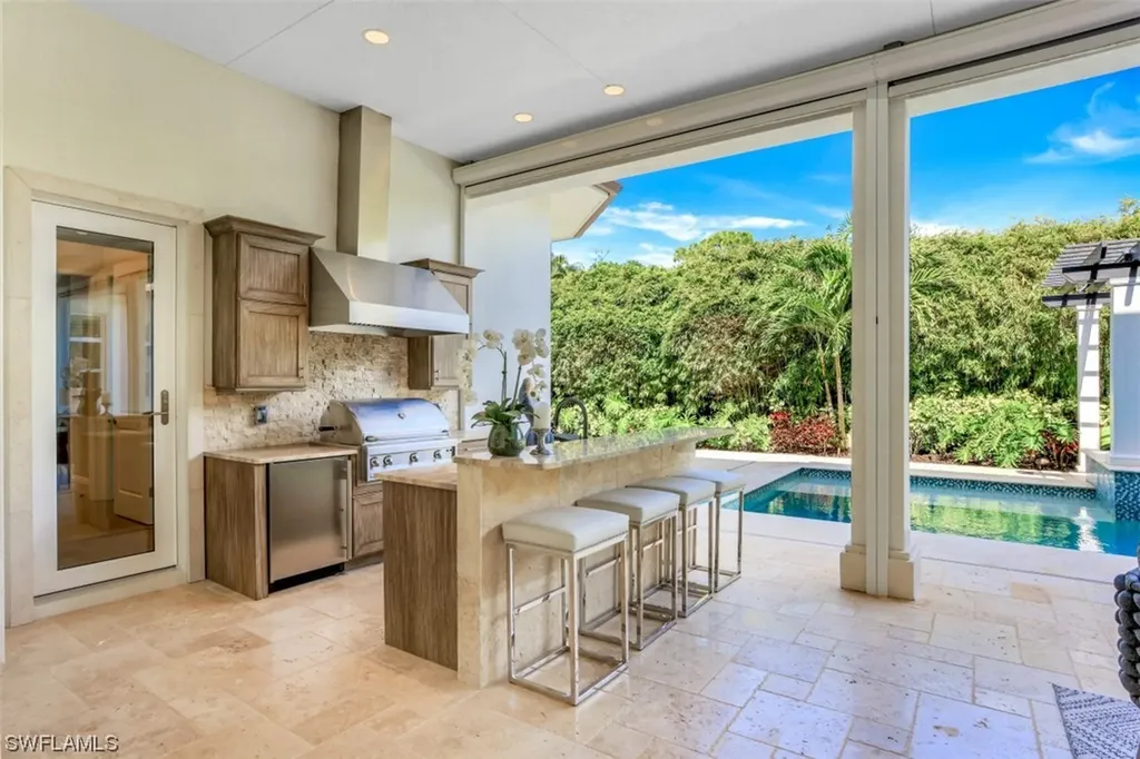 569 Neapolitan Way Naples FL 34103